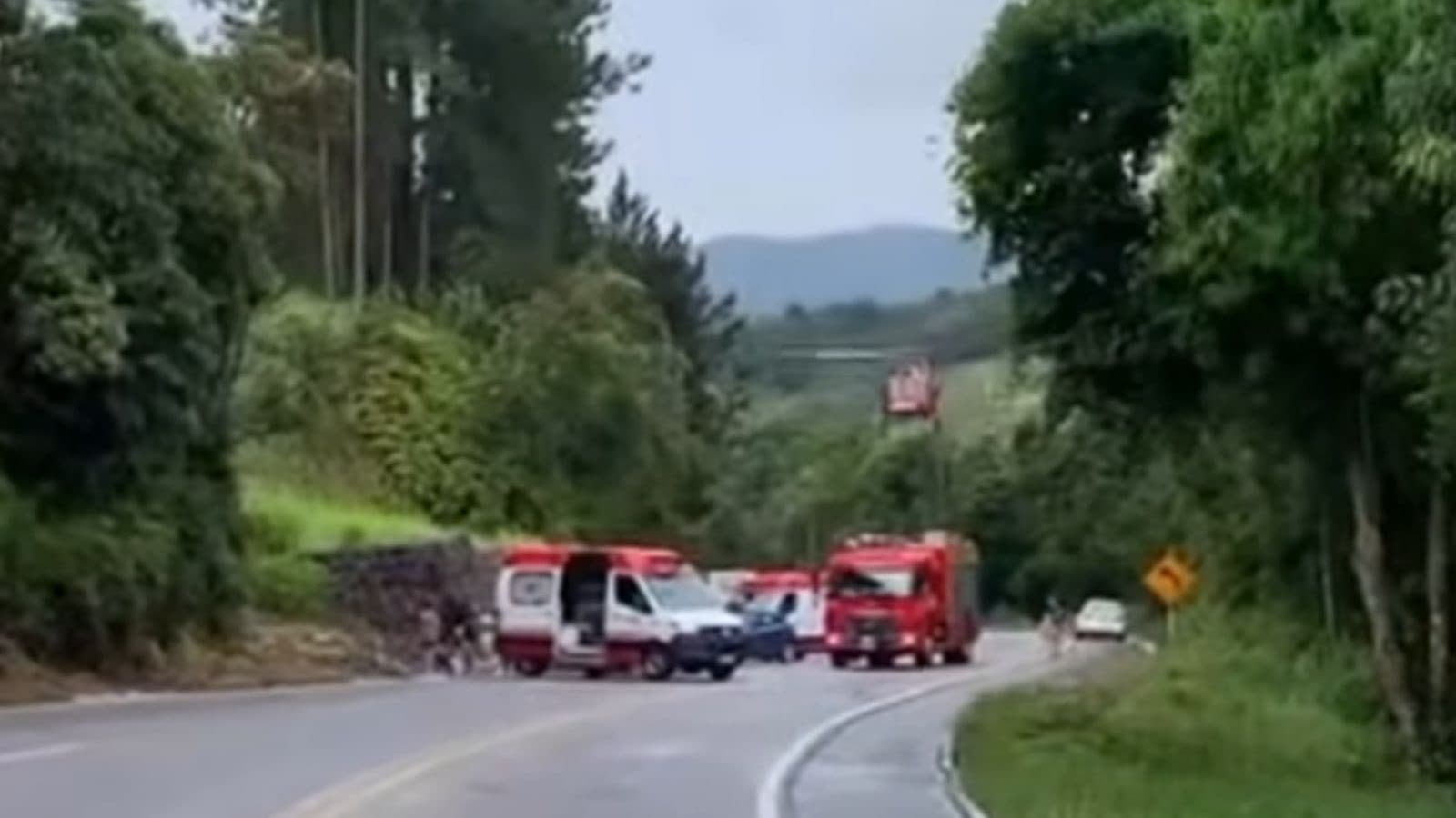 Grave acidente deixa um morto e três feridos graves na BR-282