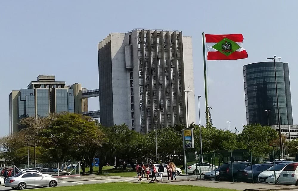 TJSC pagou quase R$ 20 milhões para 8 juízes aposentados em apenas um ano: “supersalários”