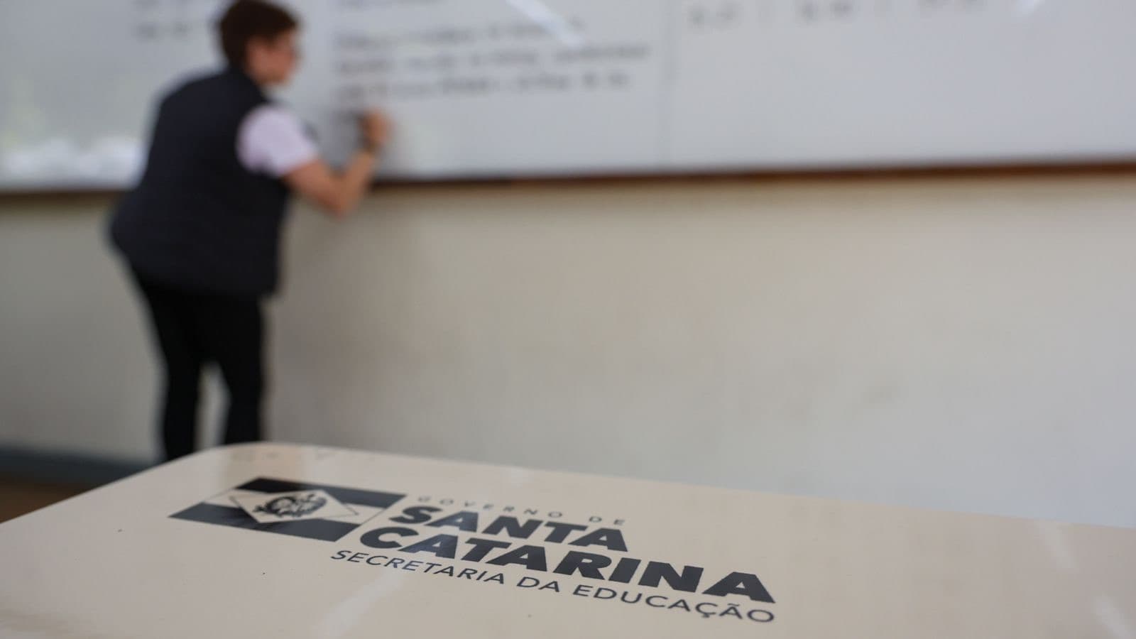 Governo de SC abre concurso com até 10 mil vagas para a rede estadual de ensino