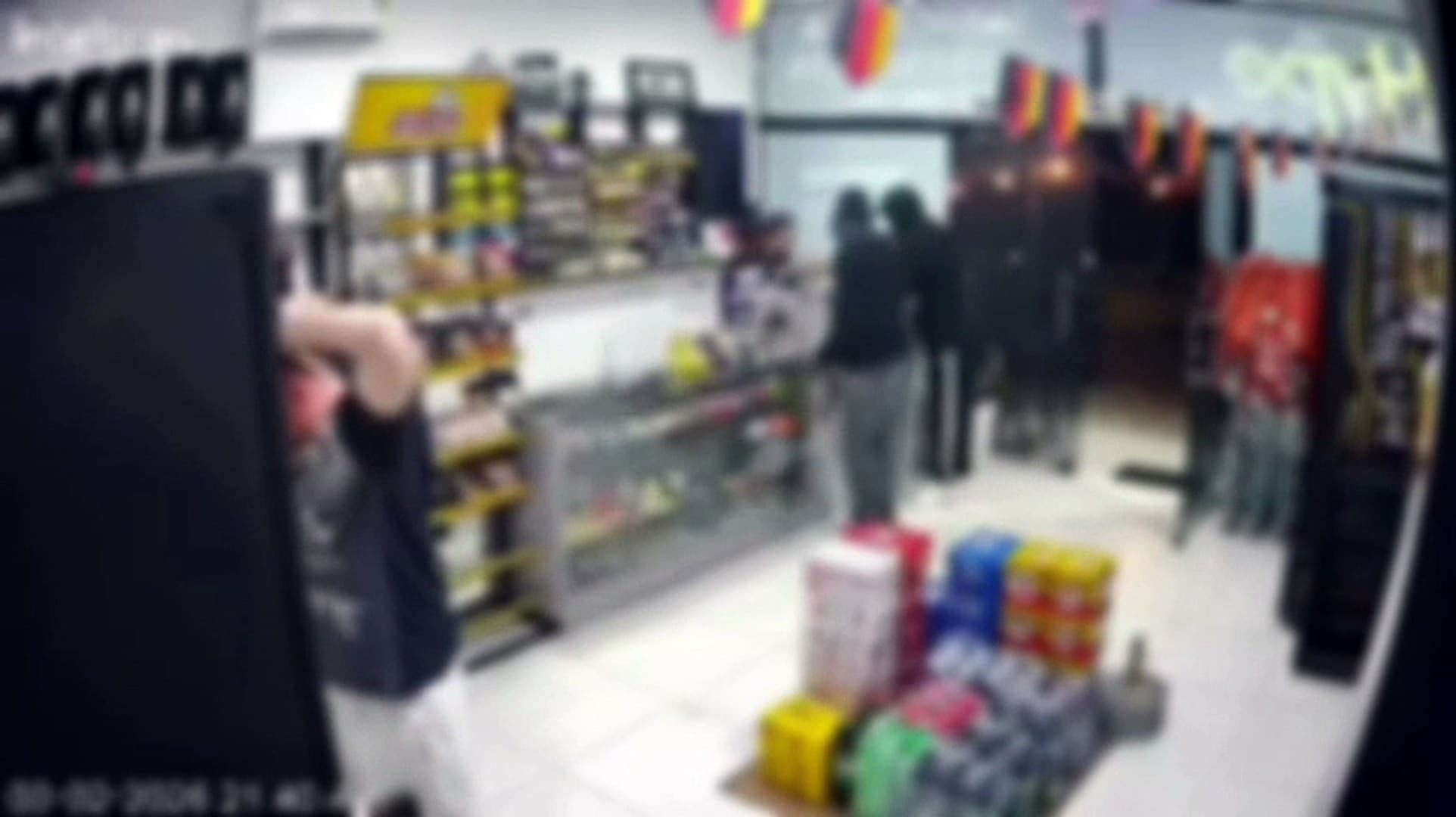 Operação da Polícia Civil prende trio envolvido em assalto a tabacaria em Blumenau