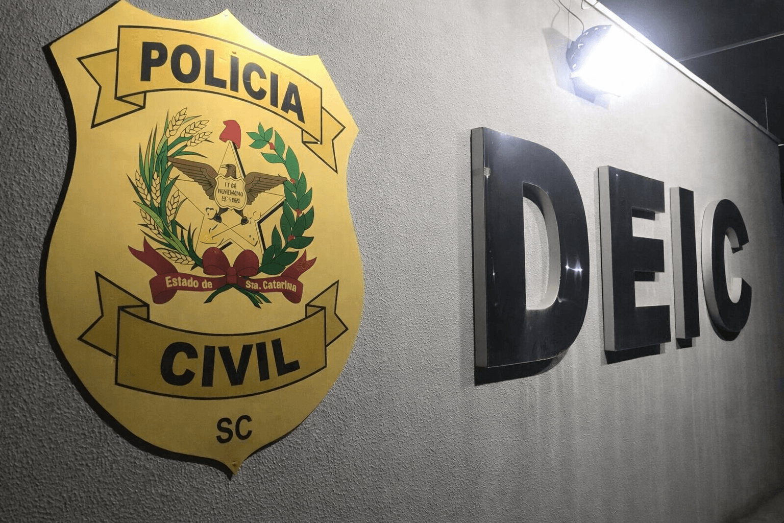 Foragido por invadir sistemas bancários e extorquir milhões é preso em cobertura de luxo em Florianópolis