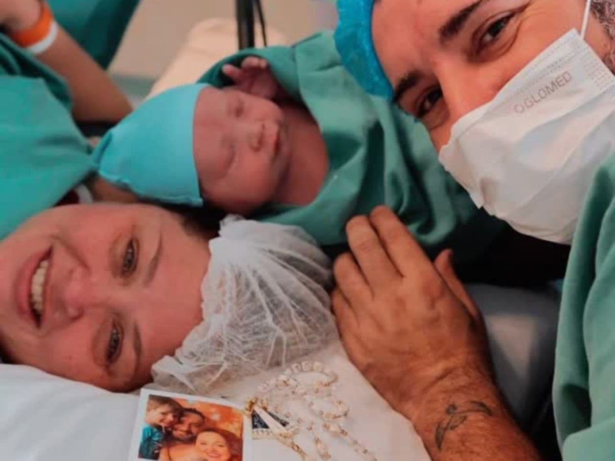 Dois anos após perder filho em ataque a creche de Blumenau, casal celebra chegada do segundo filho