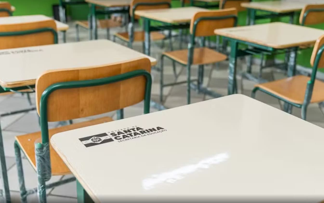 “Multa de até R$ 10 mil por aluno”: pais poderão proibir filhos de participar de aulas sobre gênero em SC