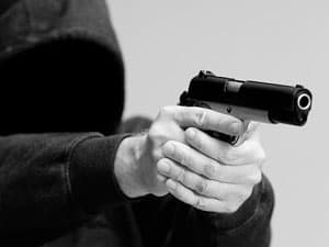 Assaltante que aterrorizou funcionárias em shopping de Joinville é condenado a 14 anos de prisão