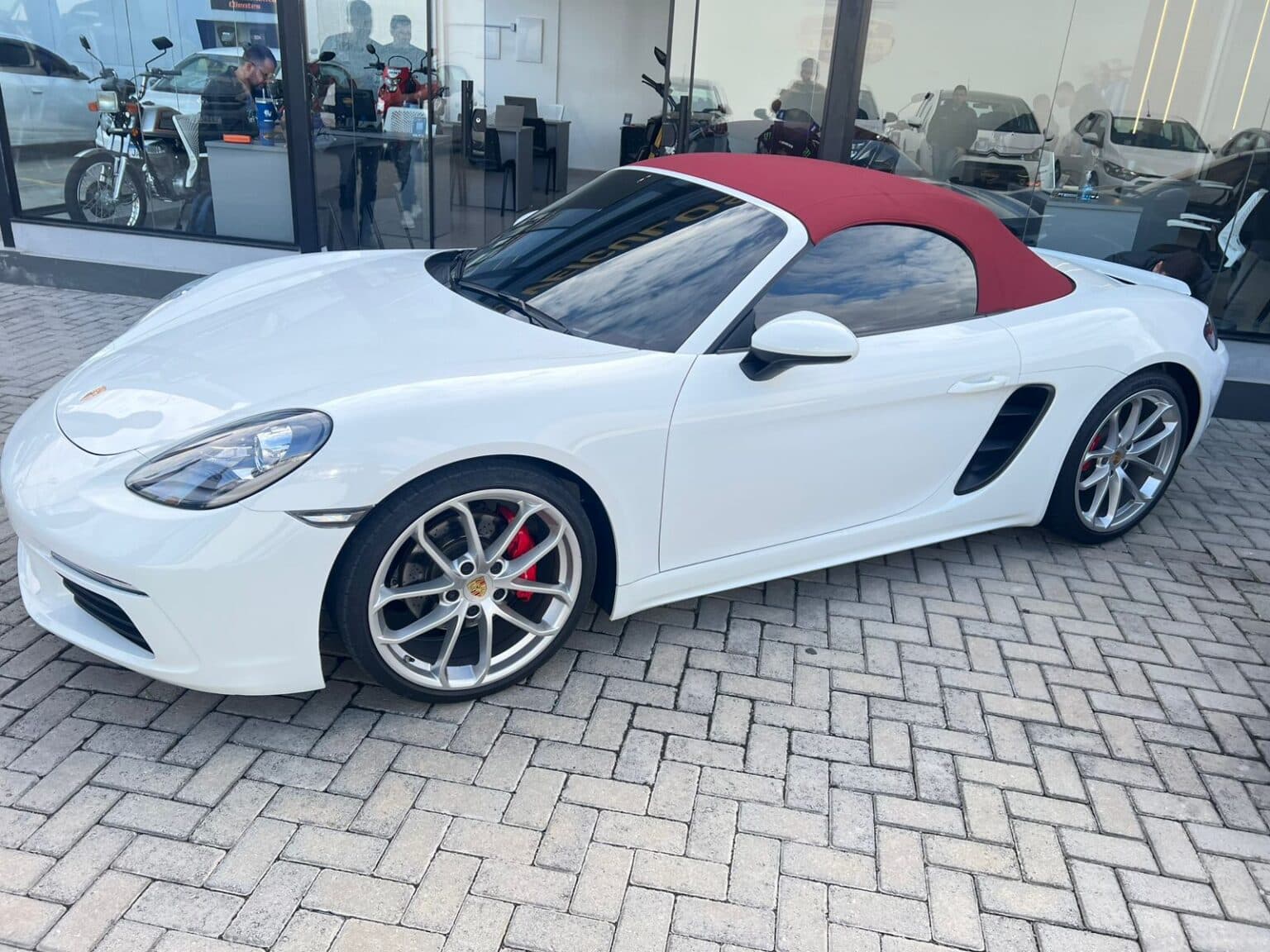 FOTOS: Porsche, BMW e malas de dinheiro — o luxo apreendido do crime em SC