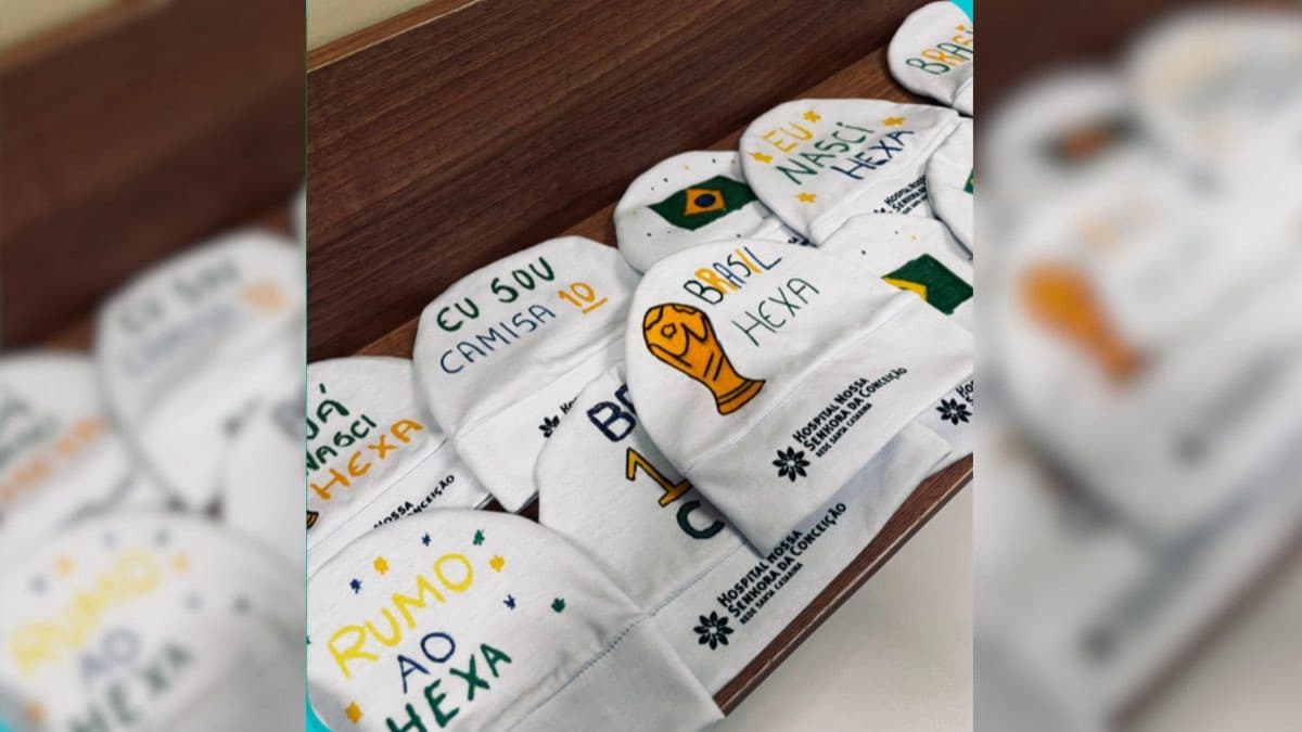 Nascidos para torcer: bebês recebem touquinhas da Copa em maternidade catarinense