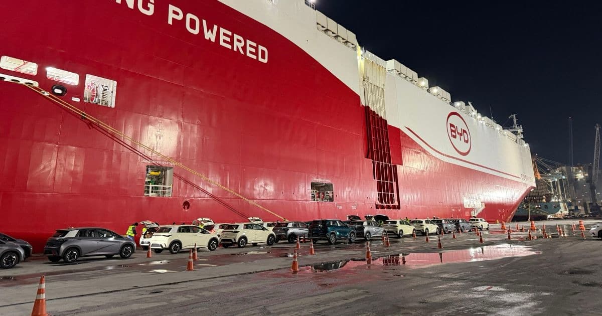 Desembarque de mais de 7 mil carros impulsiona movimentação no Porto de Itajaí