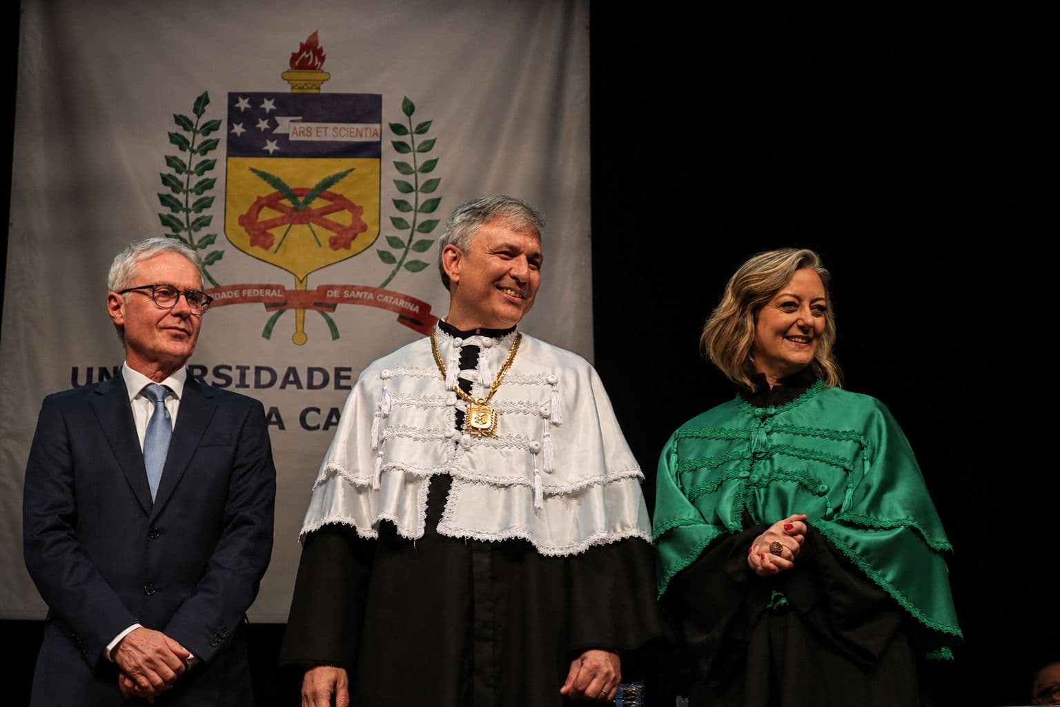 “Eleito com 55%”: UFSC empossa novo reitor que defende PMSC no campus contra a criminalidade