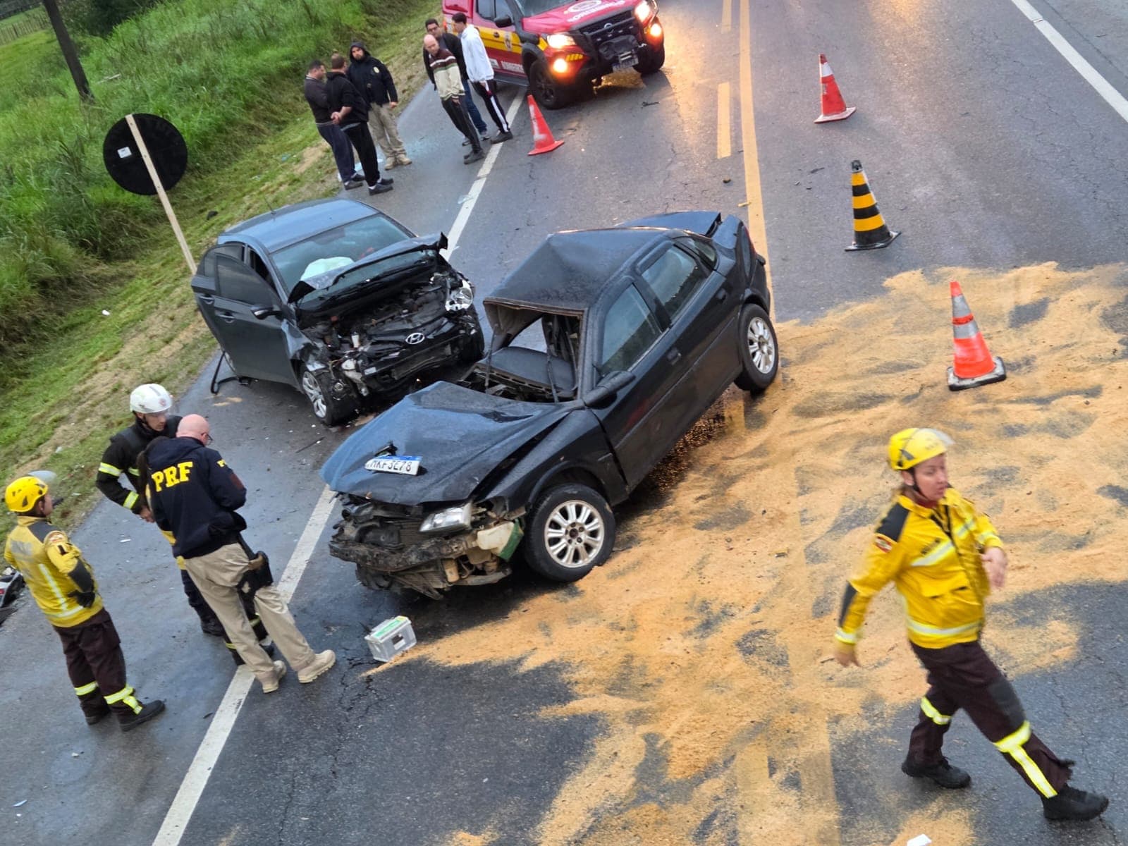 Homem morre após colisão entre dois carros na BR-282