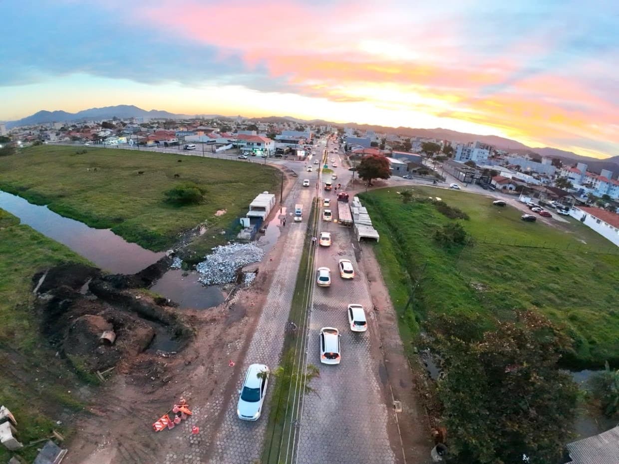 Motoristas devem ficar atentos: avenida em Tijucas tem bloqueio total para obras de drenagem