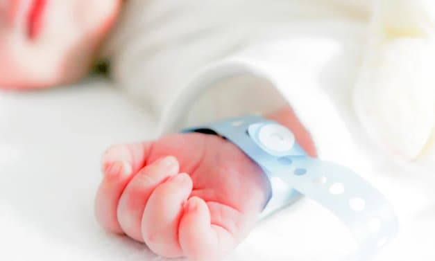 Bebê de 4 meses morre após passar mal em creche de SC e médico se recusa a assinar atestado de óbito