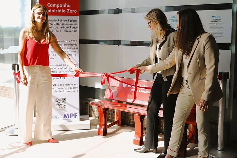 “Você não está sozinha”: MPF inaugura Banco Vermelho em Florianópolis