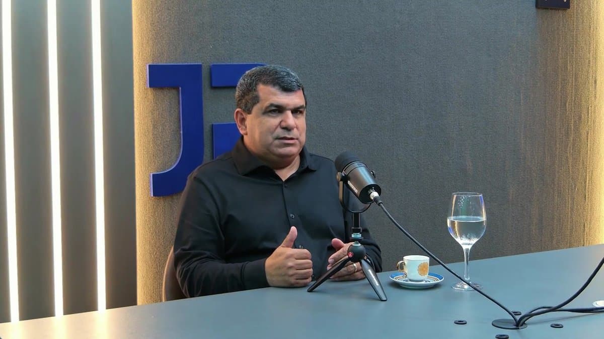 Levi Rioschi, candidato a deputado federal pelo Avante, durante entrevista nos estúdios do Jornal Razão