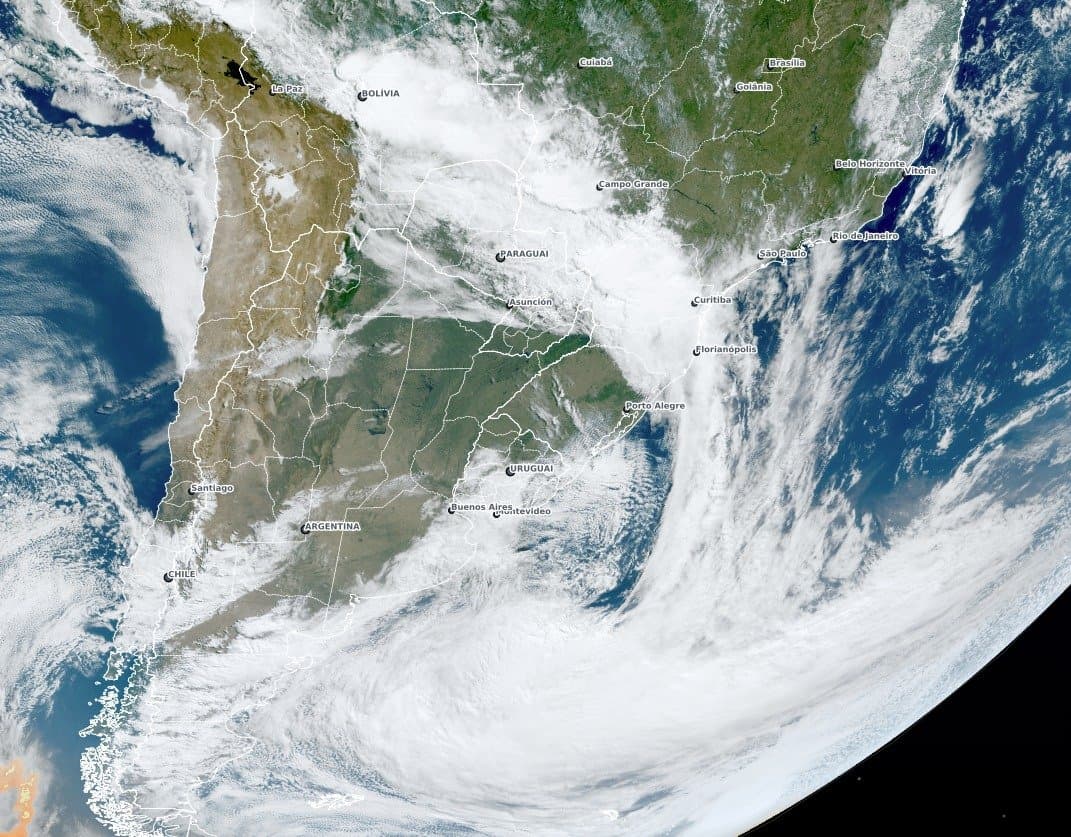 Imagem de satelite mostra ciclone extratropical em formacao no Sul do Brasil