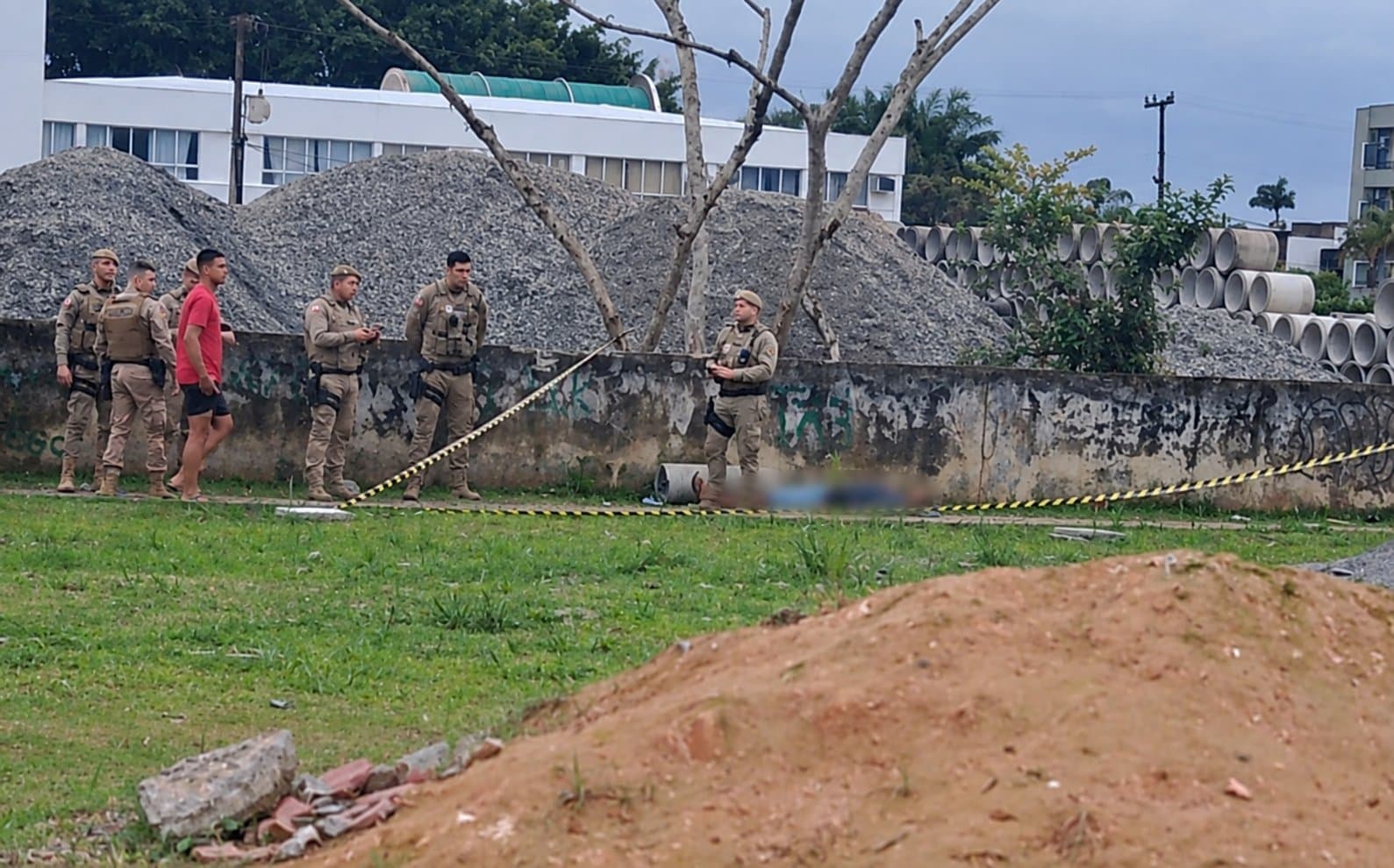 Adolescente é executado com tiro na cabeça e amigo fica entre a vida e a morte em Joinville