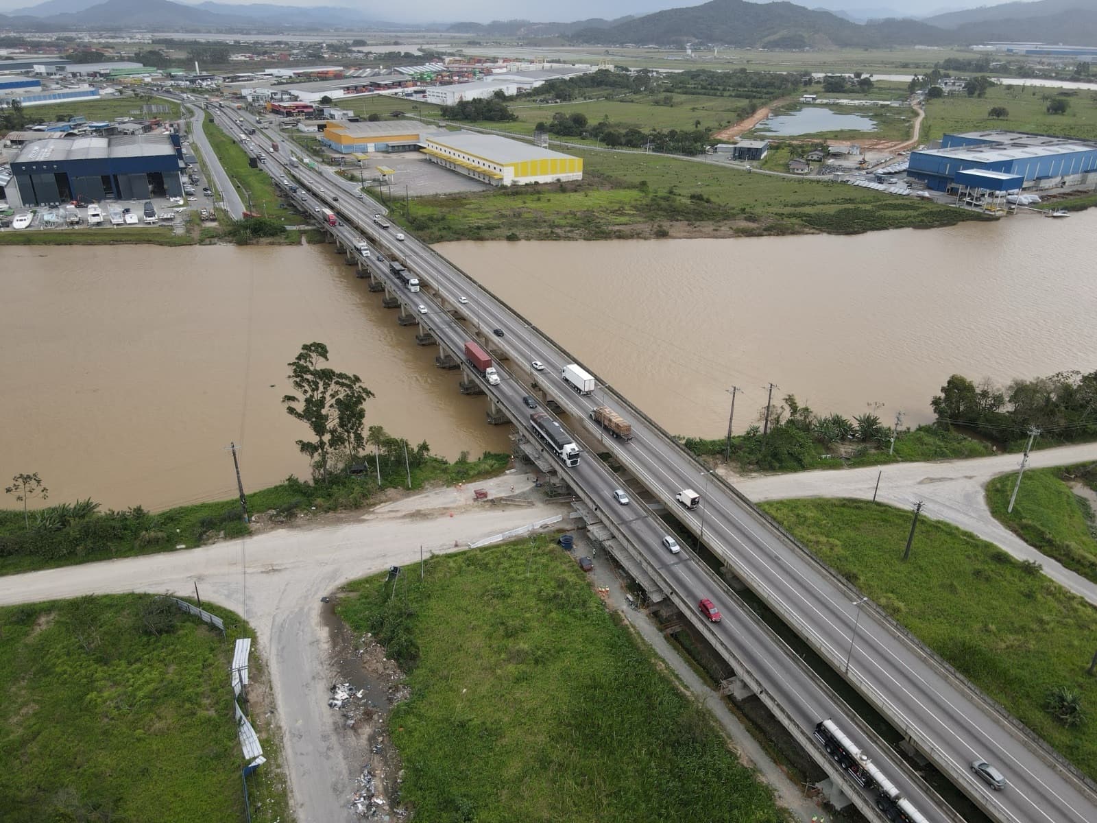 BR-101 terá desvio noturno por três noites para obras em ponte em Itajaí
