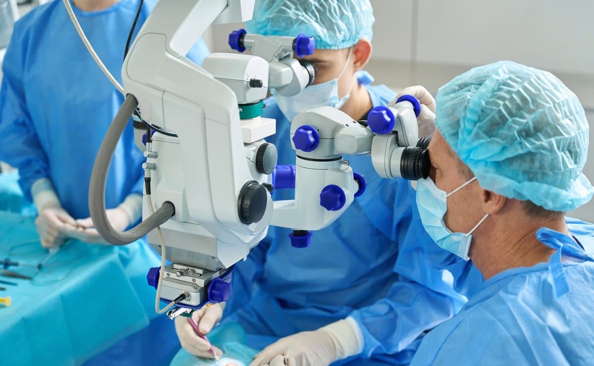 Imagem ilustrativa: 70 marcados para operar catarata e só 6 aparecem: faltas de pacientes deixam vagas vazias no SUS em SC