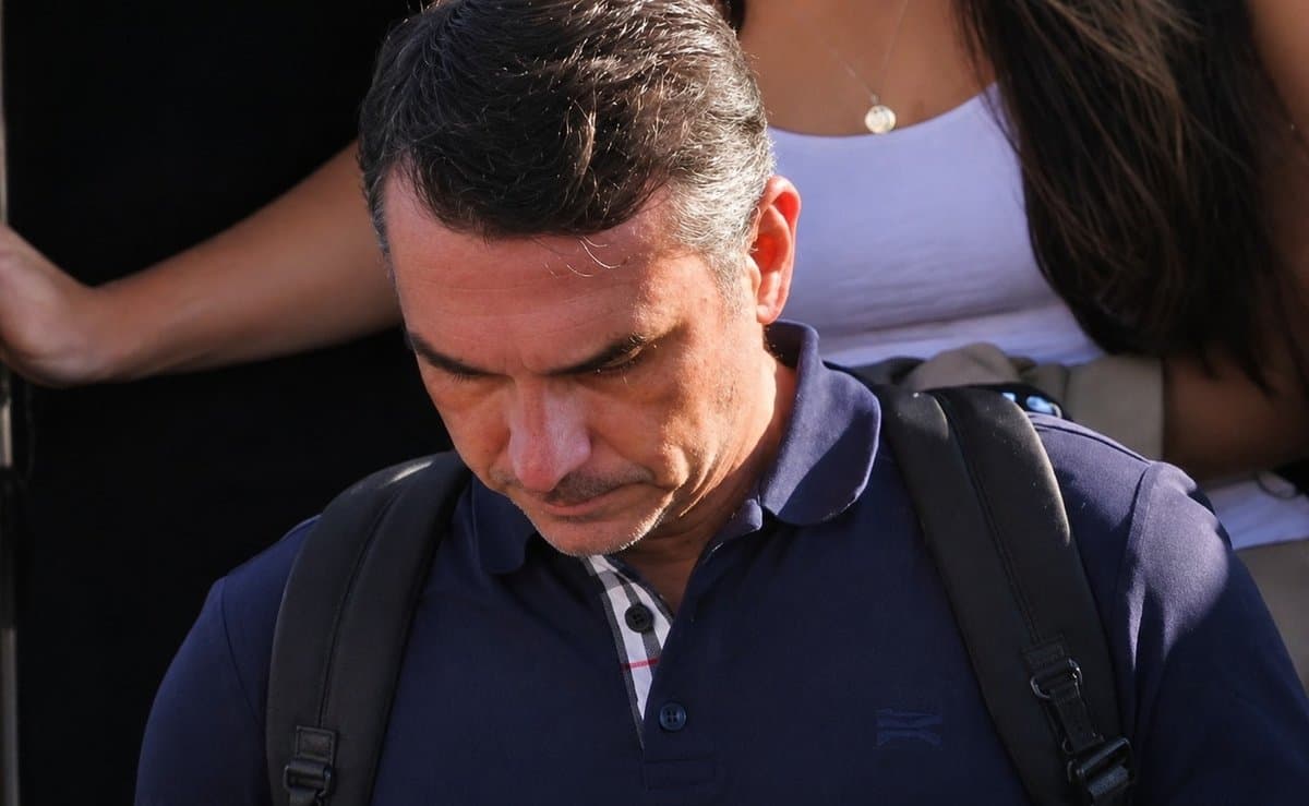 Da derrota nas urnas à escada do jato em Miami: a cronologia, hora a hora, de Flávio Bolsonaro em três dias