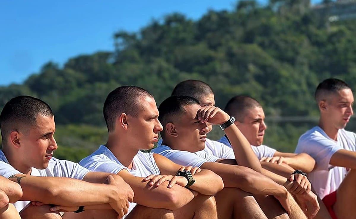 Futuros guarda-vidas encaram saltos na piscina e aula na areia na 1ª semana de curso em Florianópolis