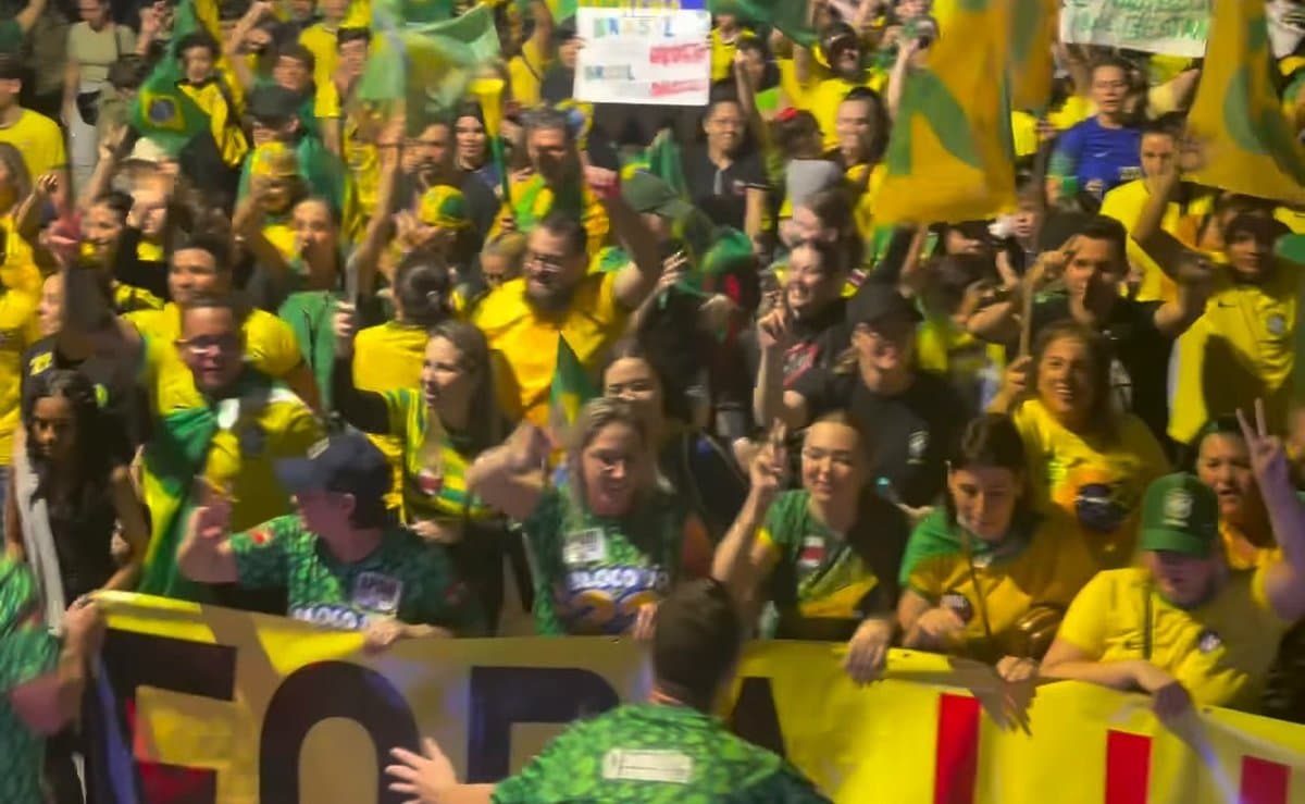 Grande público marca ato de apoio a Flávio Bolsonaro em Joinville a dois dias do segundo turno