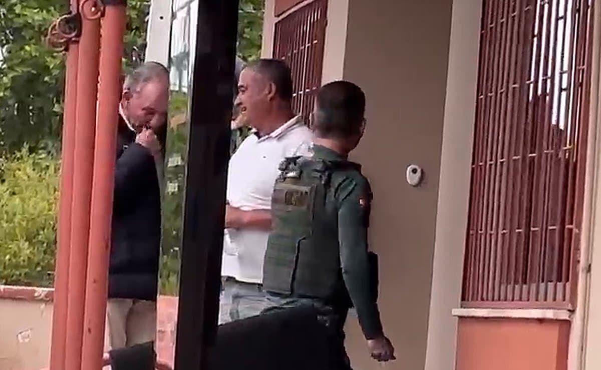 Prefeito do PL é preso por porte ilegal de arma em operação do Gaeco em SC